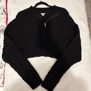 Cropped garage black sweater | size S